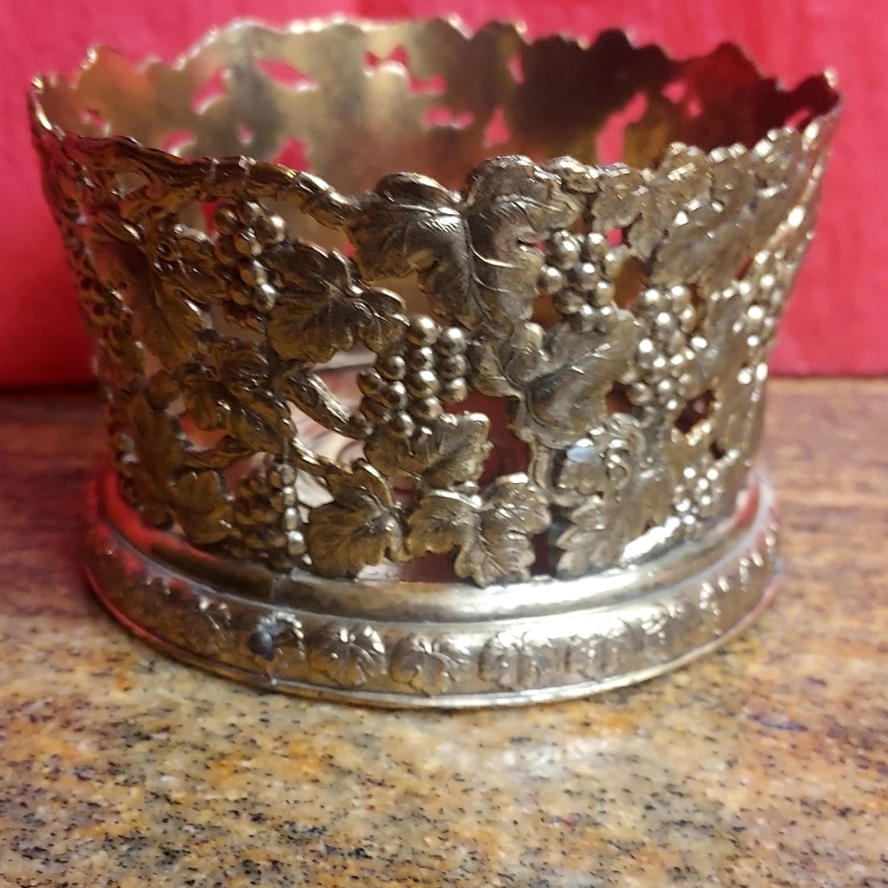 Vintage Taj Wine Bottle Holder Grapes and Leafs Motiff.